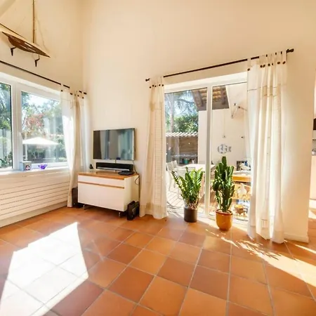 06v - Beautiful With Pool And Tennis Villa *